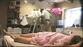 دو نفر با چوب تاریک  ...