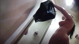 همسر پوشیدن شلوار قر ...